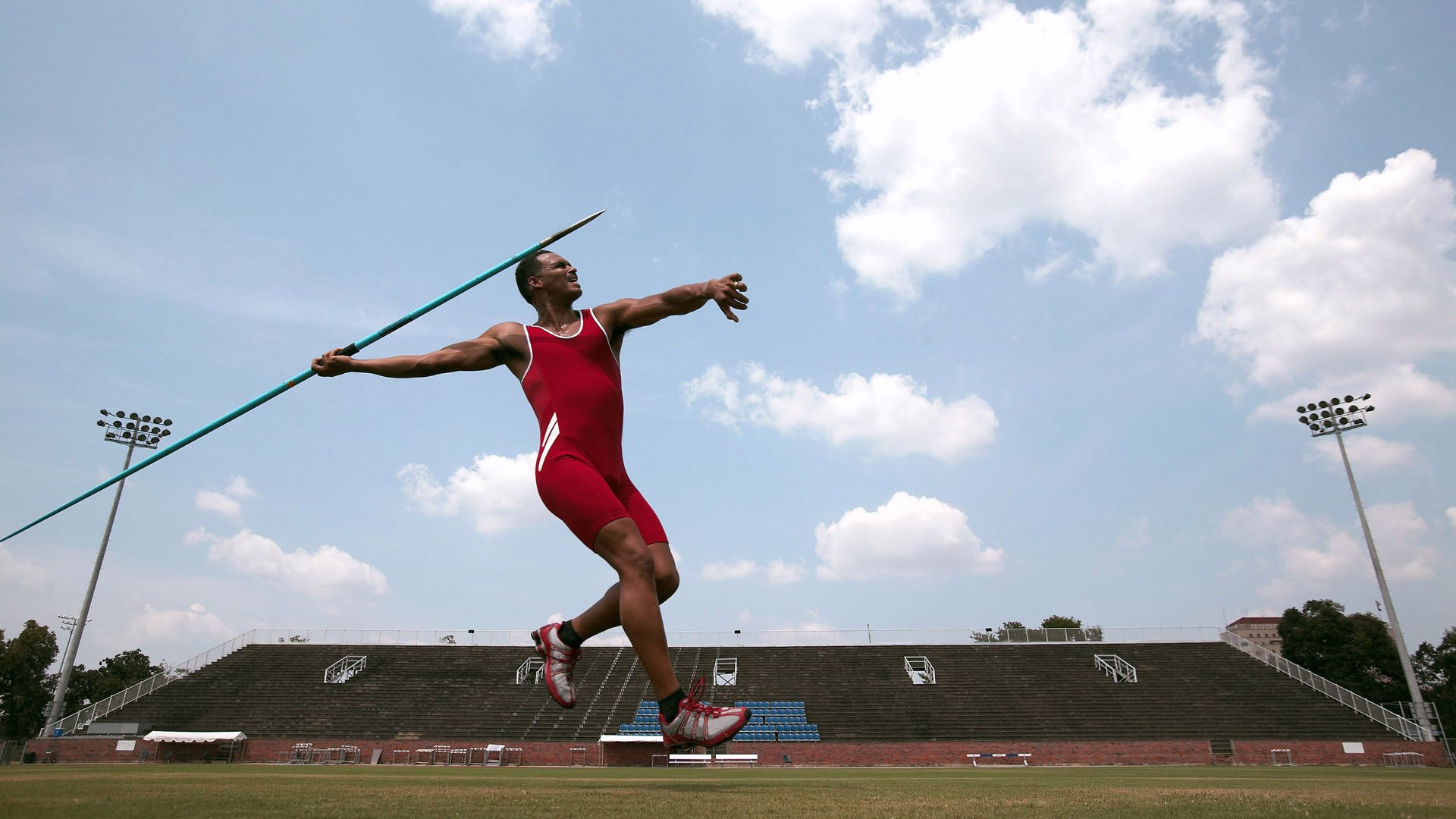 骑士对阵尼克斯，塔图姆在焦点战证明自己