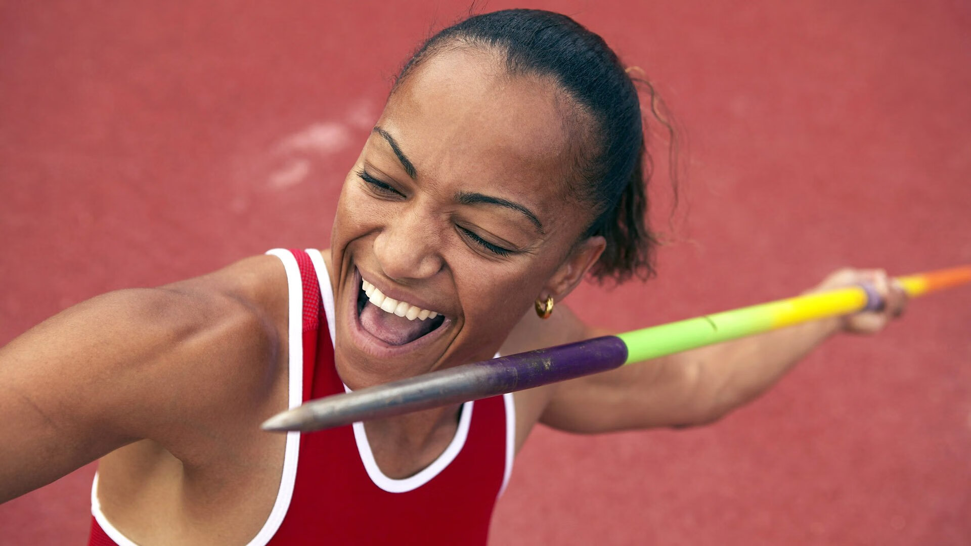 开云体育在线-赛道与绿茵场，当F1引擎轰鸣遇上巴黎的胜利之光