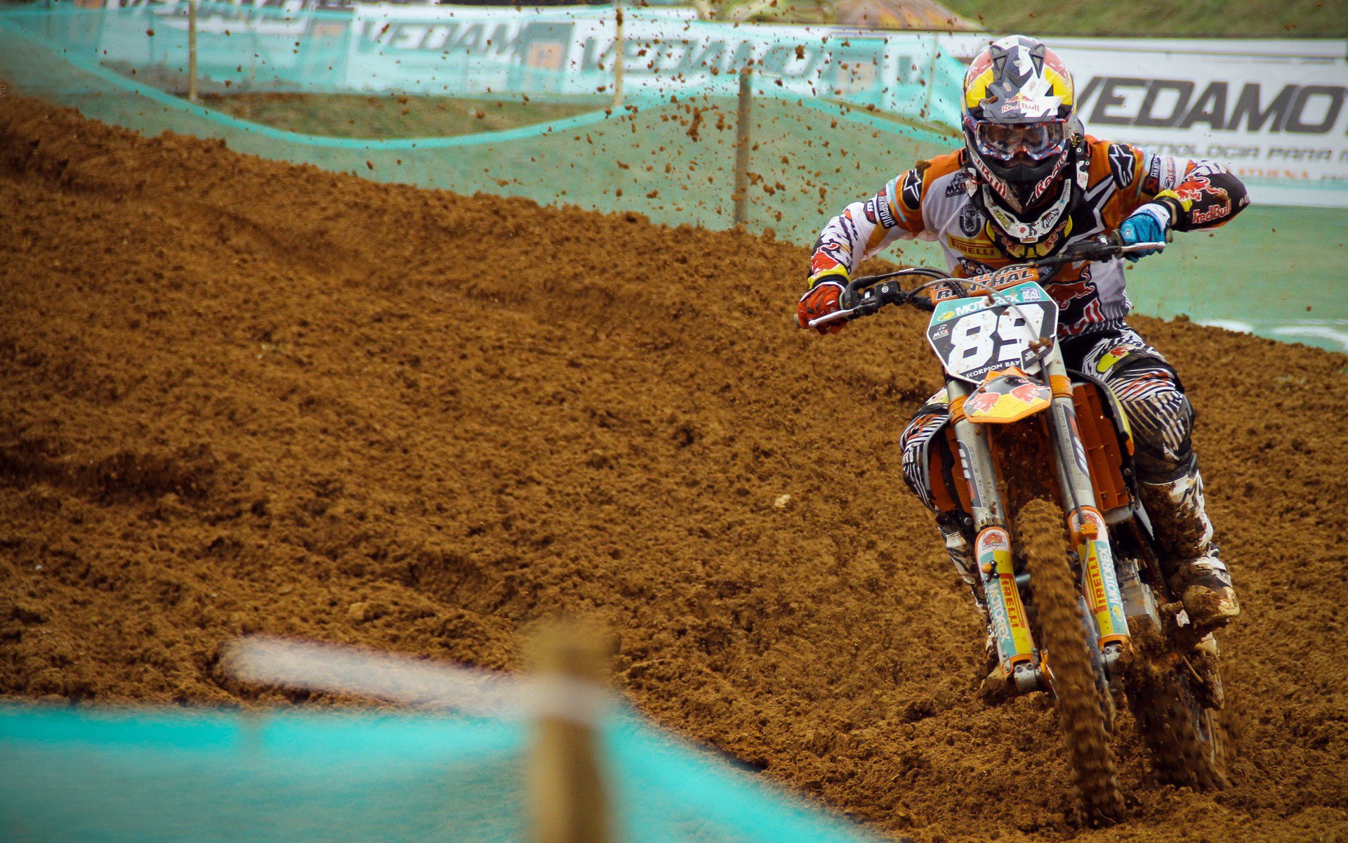 开云APP-绿茵逆转映照篮坛翻盘，西甲德比与独行侠奇迹的竞技哲学