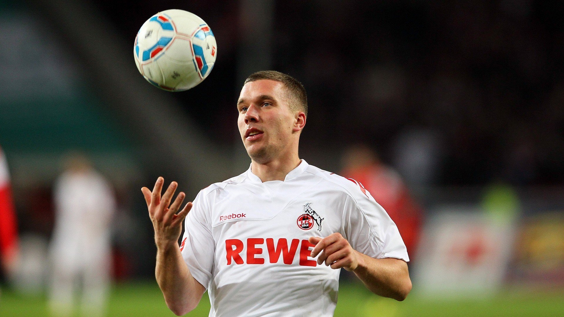 开云体育APP下载-圣西罗的北欧神话，伊布惊艳四座，AC米兰轻取比利时劲旅